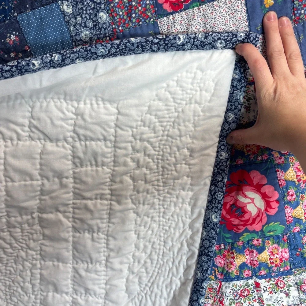 VTG‎ Handmade Patchwork Heirloom Quilt 80s Blanket Blue White Floral Cottagecore